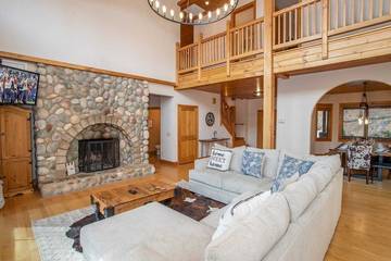 Log Cabin for 13 Guests in Blue Ridge Parkway, Sugar Mountain, Picture 4
