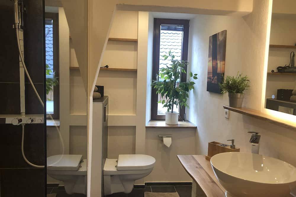 Ganze Wohnung, Traumhafte Ferienwohnung nur 200 Meter vom See entfernt in Tutzing, Starnberger See