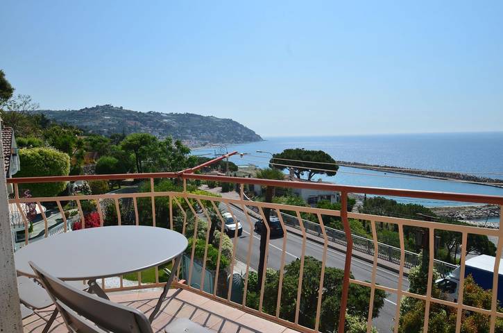Apartamento entero, Apartamento de vacaciones para 5 personas con balcón in Bordighera, Riviera di Ponente