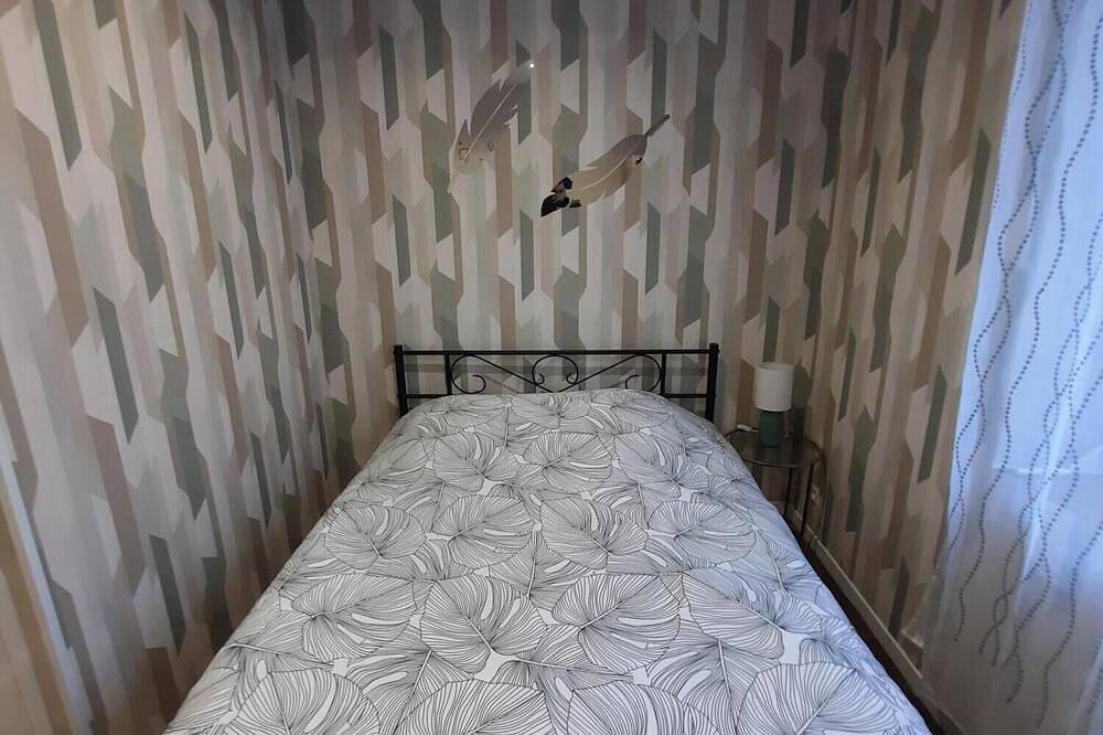 Chambre Avec Salle de Bain 2. Idéale Pour un Séjour Économique Tout Confort in Vesoul, Haute-Saône