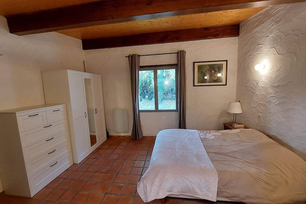 Cozy house with swimming pool in Barzan, Région de Saintes