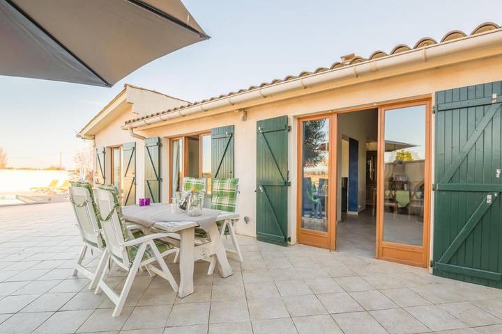 Location de vacances pour 6 personnes, avec piscine ainsi que jardin et vue, animaux acceptés à Ouveillan - 3