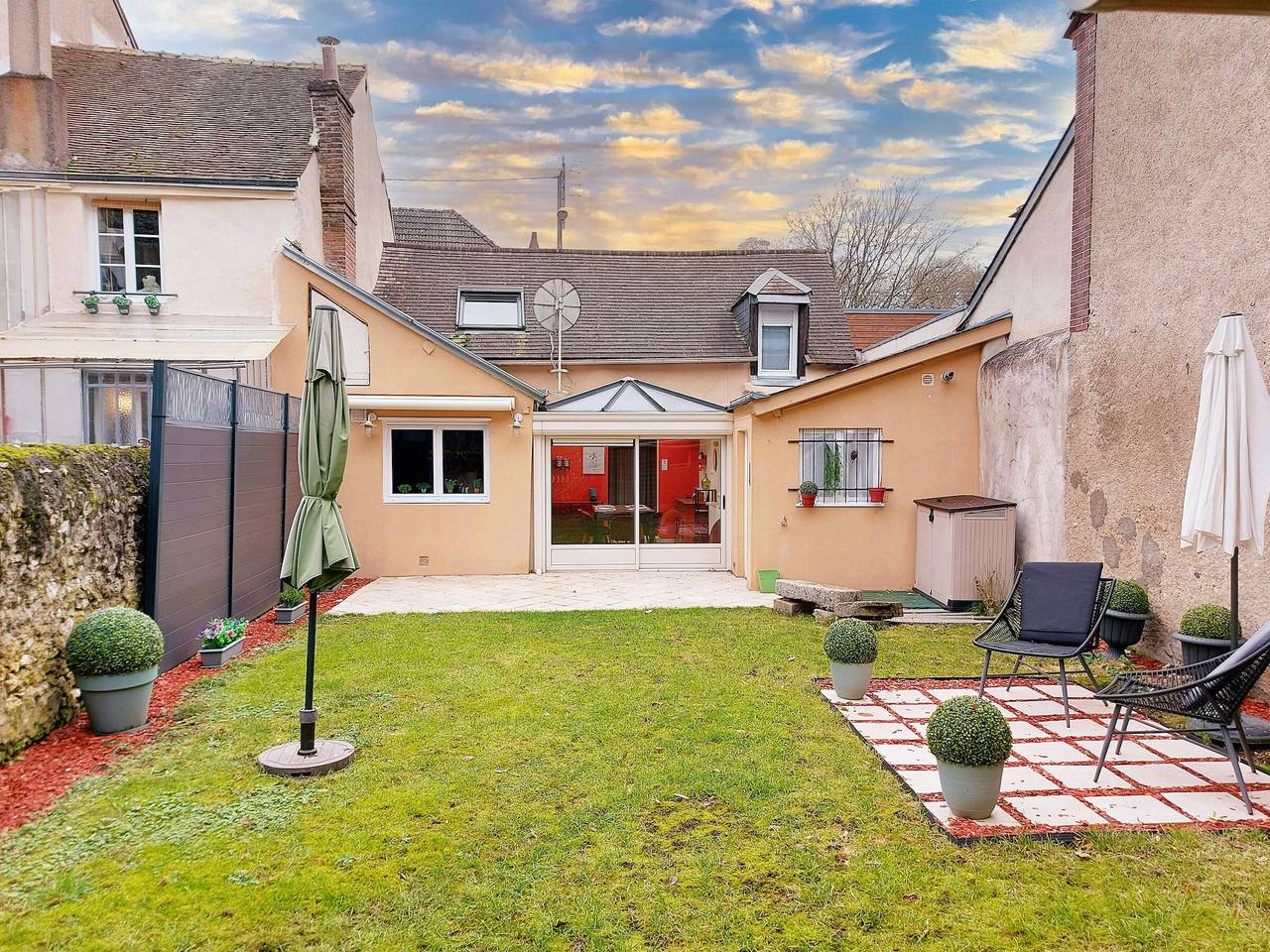 Casa con jardín en Châteaudun, cerca de París in Châteaudun, Región de Châteaudun