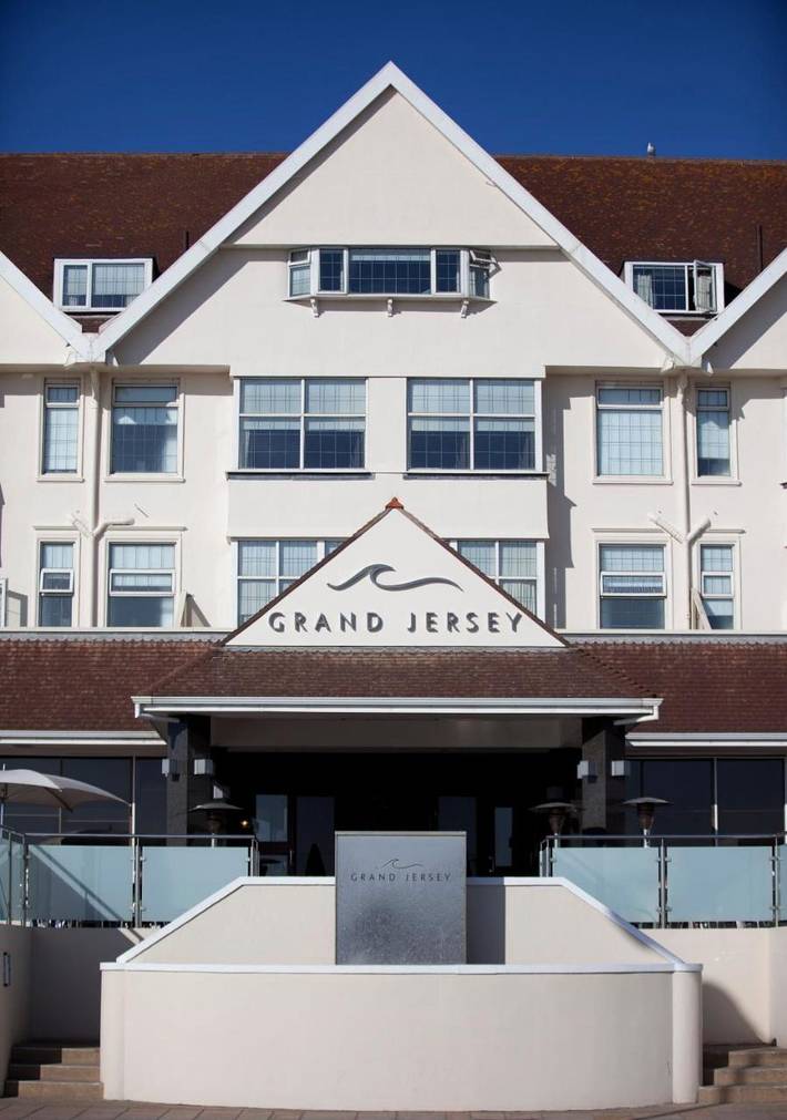 Hotel para 10 personas, con terraza y jacuzzi además de piscina y sauna - 1