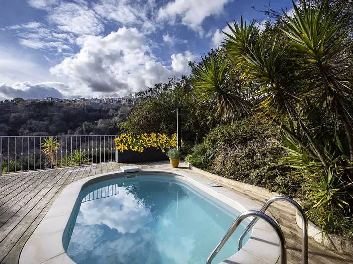 Location de vacances pour 6 personnes, avec piscine et terrasse à Saint-Paul-de-Vence