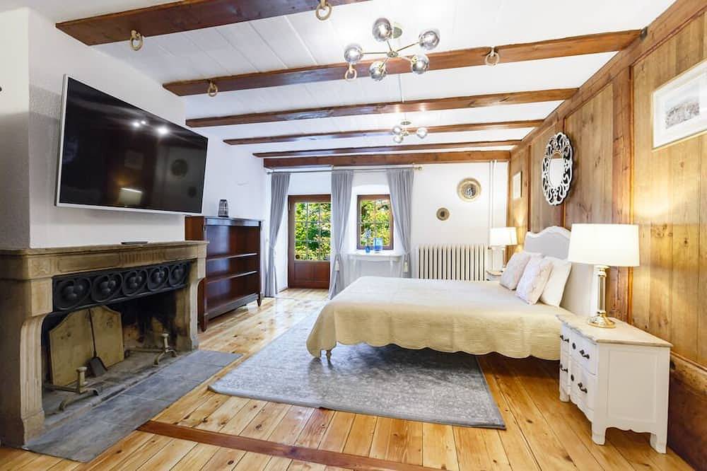 A castle spirit apartment in Château du Châtelard in Clarens (Genf), Montreux