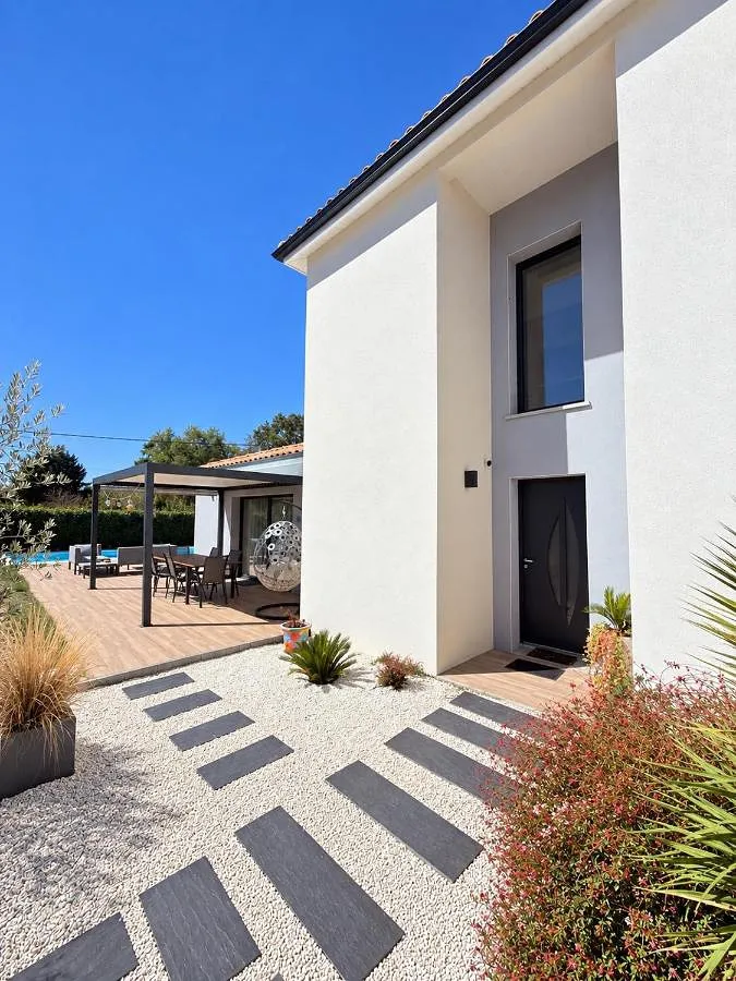 Villa pour 8 personnes, avec jardin et piscine - 1