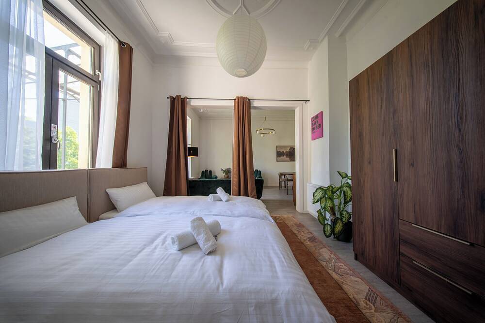 Ganze Wohnung, 115 m² Design-Loft: 3 Sz, Beamer & Balkon in Frankfurt, Südhessen