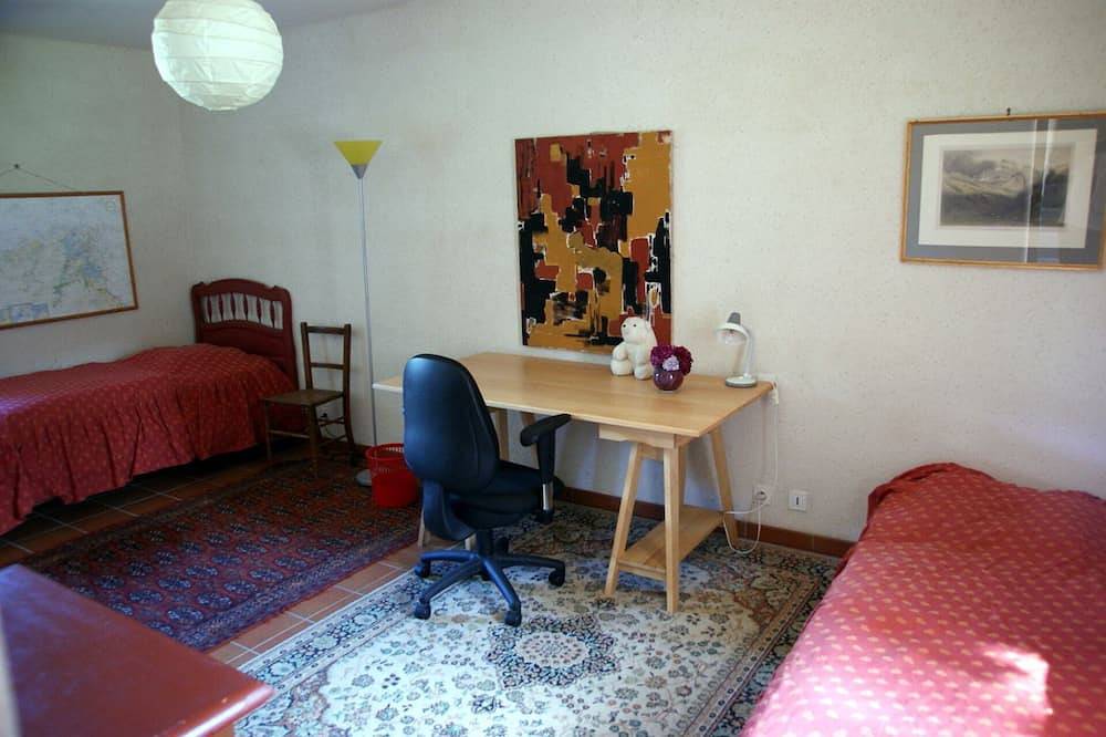 Klassifiziertes unabhängiges Haus, ruhig, 7 Personen, privates Tennis, Strand 600 m, Tiere in Kerbors, Rosa Granitküste