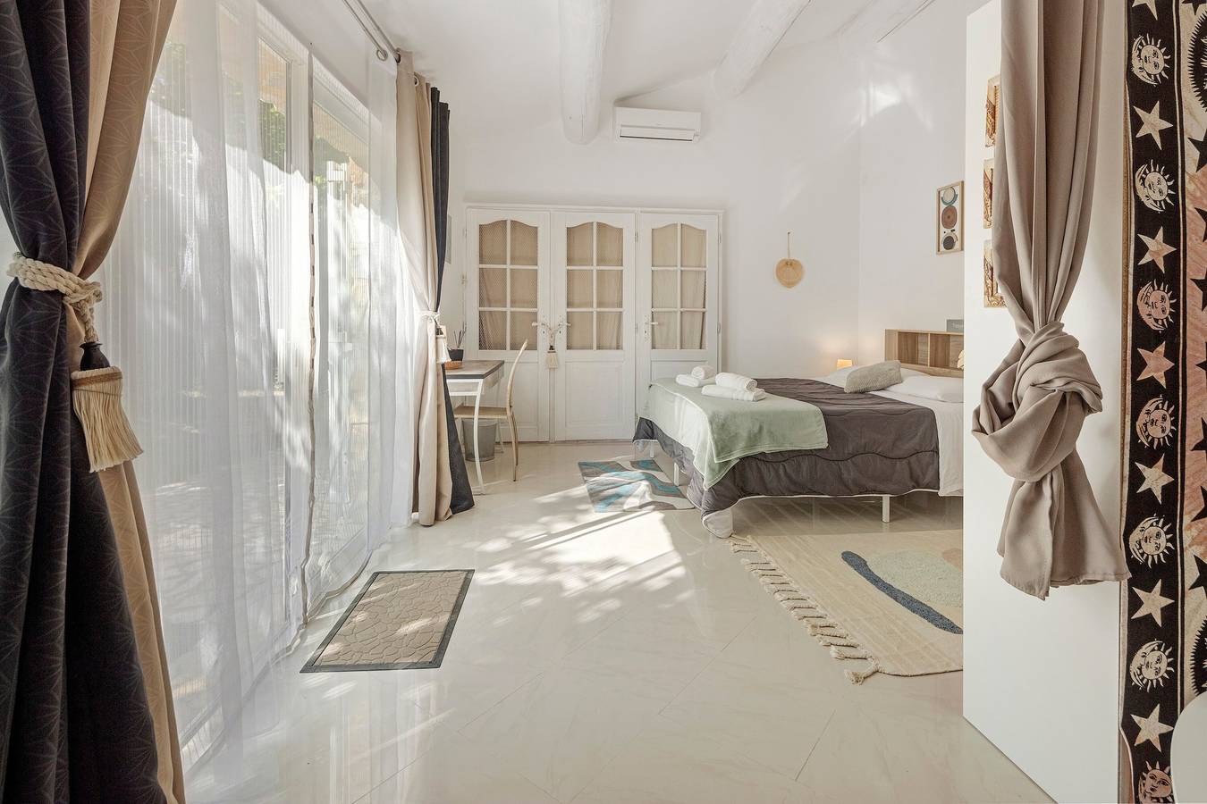 Studio entier, Loft avec piscine privée, Wi-Fi et climatisation in Boisset-et-Gaujac, Parc national des Cévennes