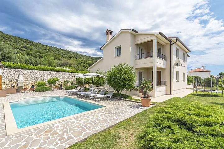 Ferienhaus für 12 Personen, mit Balkon und Garten