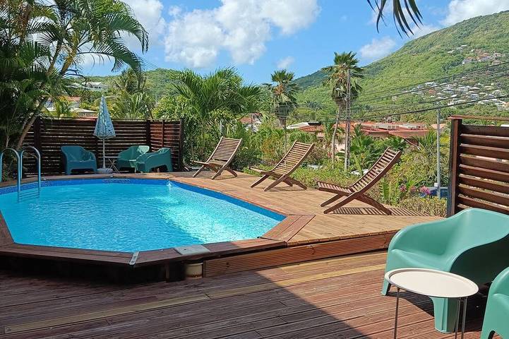 Appartement de vacances pour 6 personnes, avec terrasse ainsi que piscine et jardin