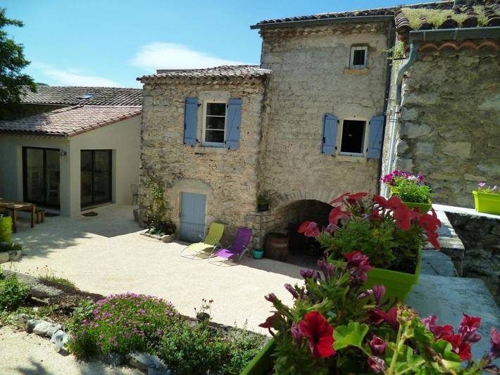 Chambre d’hôte pour 2 personnes, avec terrasse et jardin dans les Parc national des Cévennes