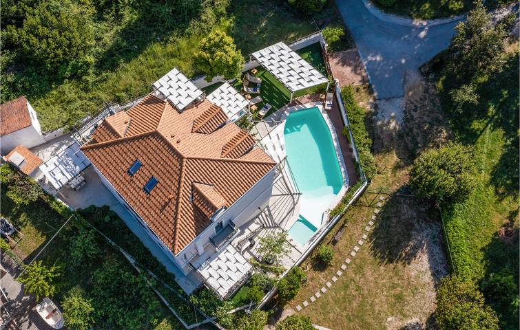 Seaside Retreat: Gemütliches Apartment mit 1 Schlafzimmer, Pool und Terrasse in Zadar Stadt, Zadar (Kommun)