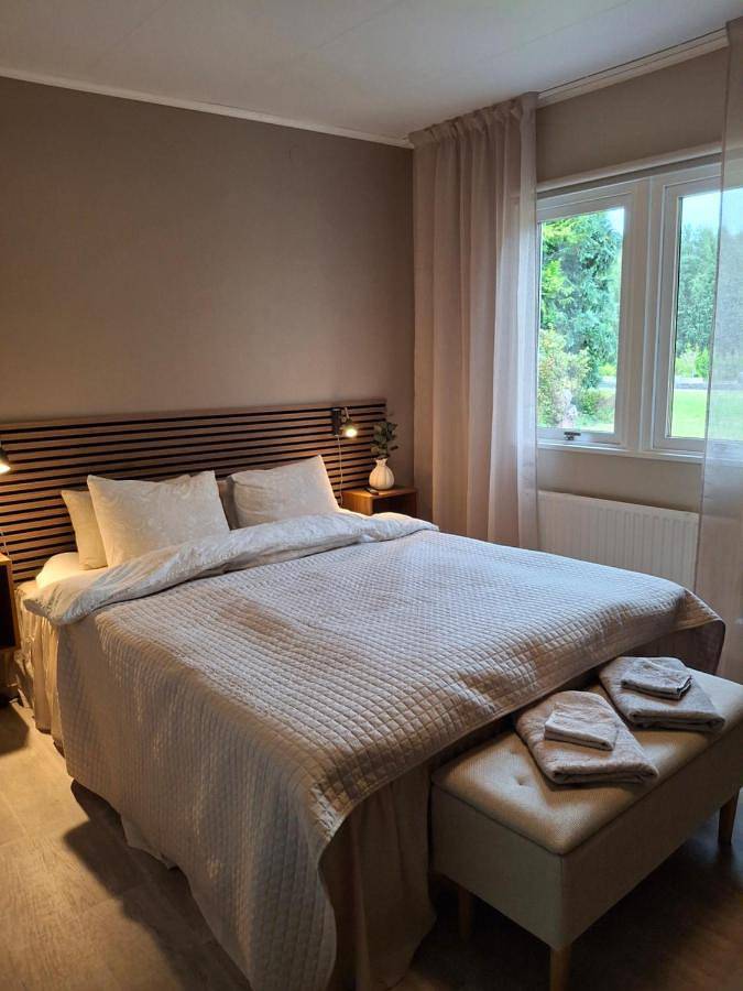 Hotell för 2 Personer, med terass och trädgård i Ljungby