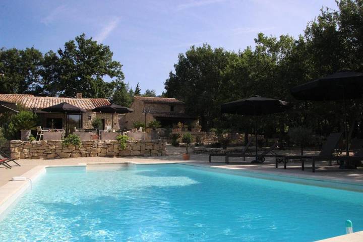 Chambre d’hôte pour 2 personnes, avec jardin et vue ainsi que terrasse et piscine