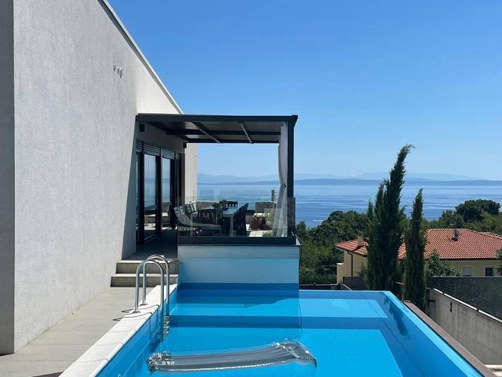 Villa für 12 Personen, mit Ausblick und Pool sowie Balkon in Lovran