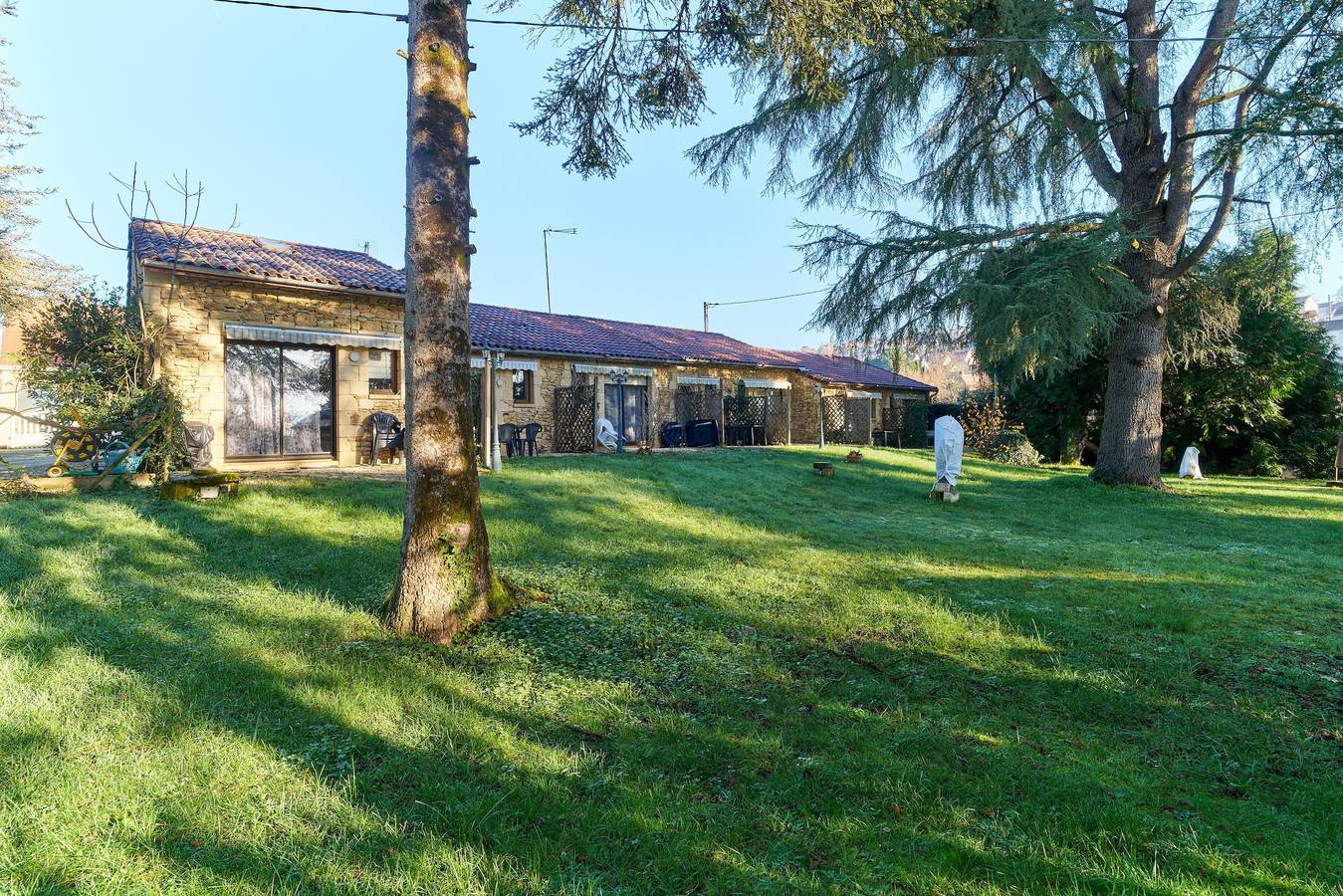 Studio entier, Studio « Gîte Paisible à Sarlat-la-Canéda » avec terrasse privée, parking et climatisation in Sarlat-la-Canéda, Périgord Noir