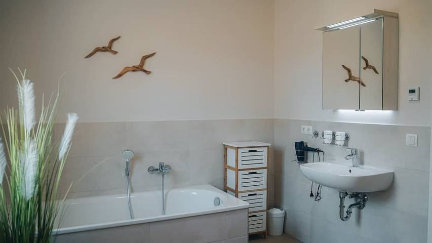 Ferienwohnung für 5 Personen, mit Balkon/Terrasse in Markgrafenheide - 4