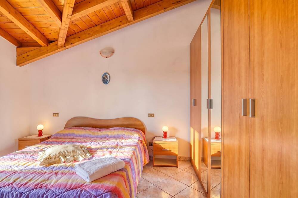 Ganze Wohnung, Casa Maddalena Private Beach, Cadrezzate con Osmate, Italy in Cadrezzate con Osmate, Lago Maggiore (Lombardei)