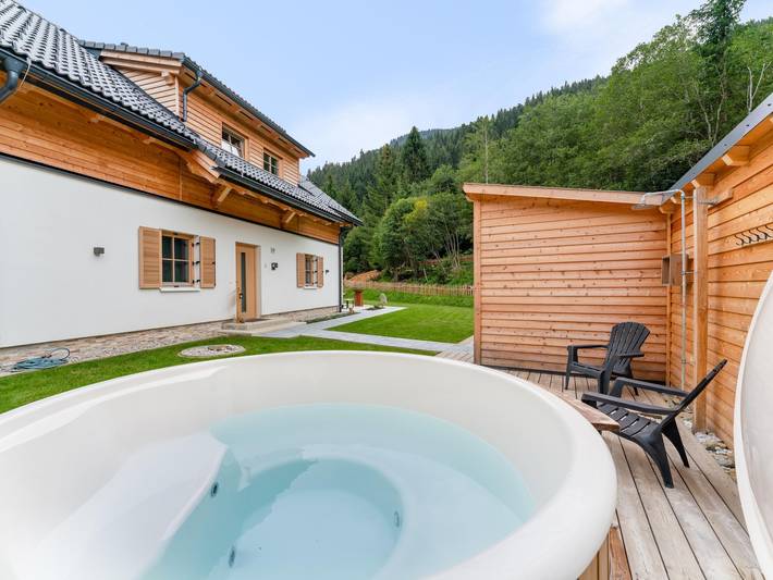 Chalet mit Sauna, Hot Tub und umzäuntem Garten in Rottenmanner und Wölzer Tauern, Irdning-Donnersbachtal