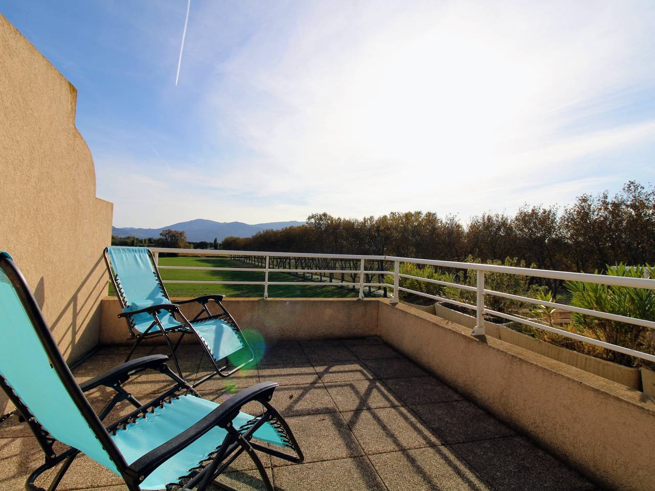 Entire apartment, Saint Cyprien - 2-Bedroom Apartment for 6 - Shared Pool, Terrace, Parking in Saint-Cyprien, Côte d'Améthyste