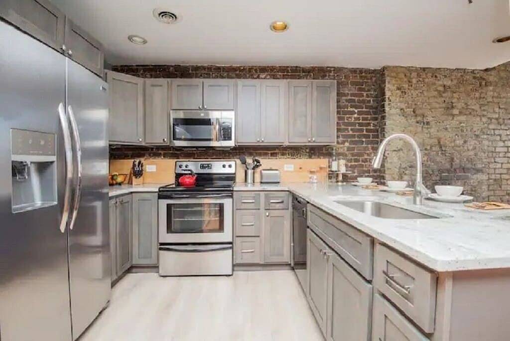 Ganze Wohnung, Lively Downtown Loft~Pet Friendly~2 Queen Beds in Knoxville, Knox County (TN)