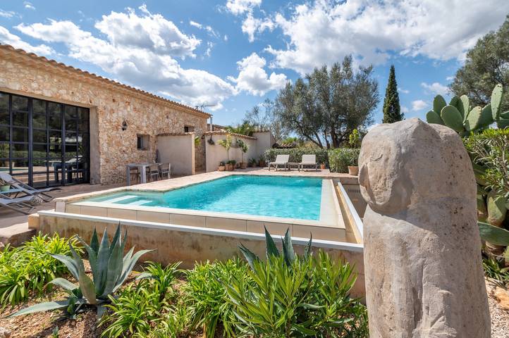 Holiday Home 'Cascada' with Mountain View, Private Pool and Wi-Fi in Costitx, Majorca Center