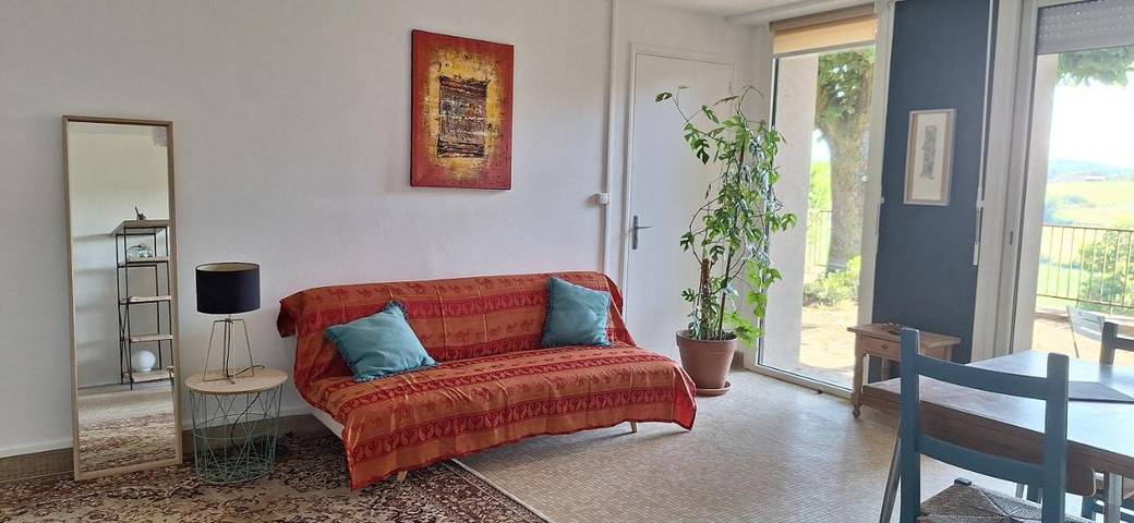 Gîte pour 2 personnes, avec Terrasse ainsi que Jardin et Vue à Lagor