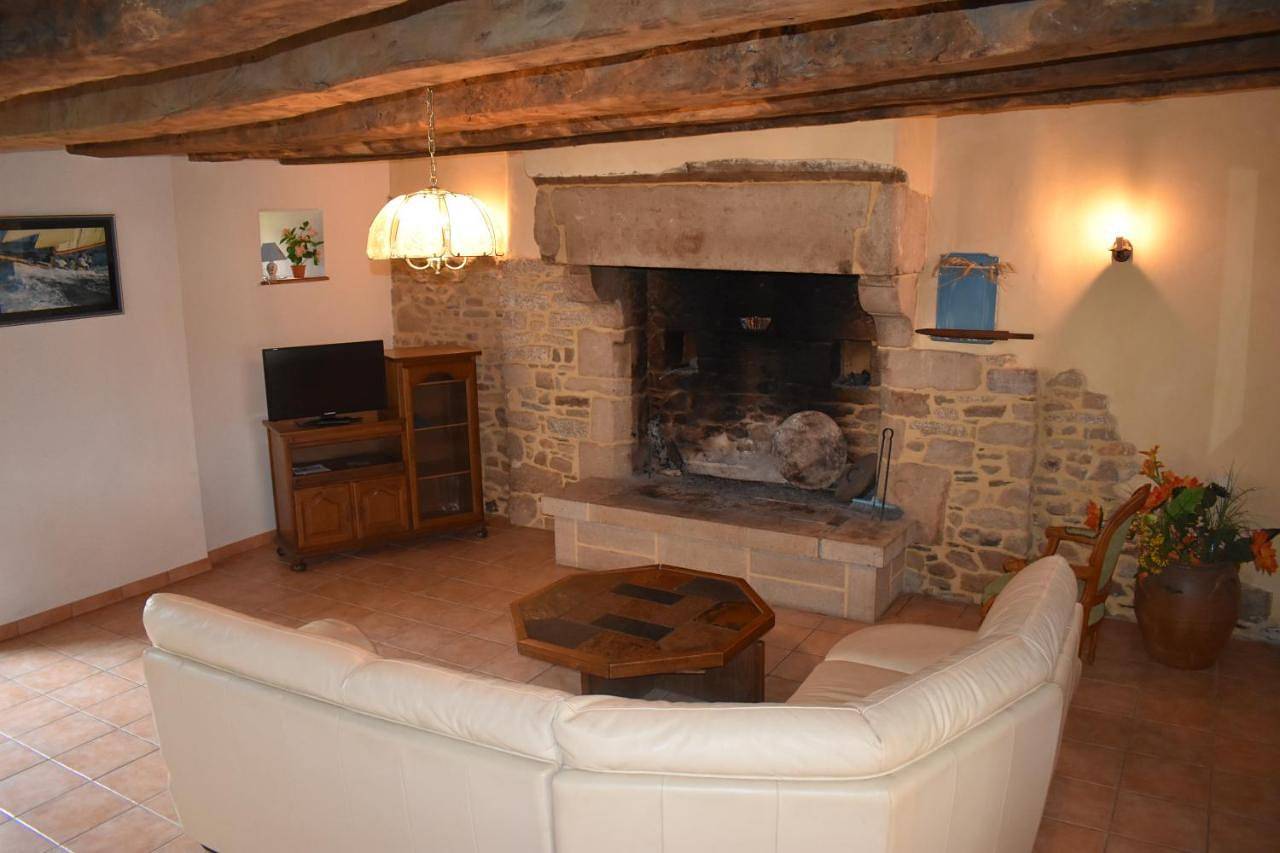 Five-Bedroom House in La Celle-sous-Gouzon, Région de Guéret