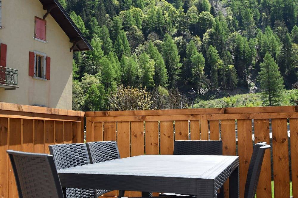 Ganze Wohnung, Newly renovated comfort in a rustic mountain farmhouse on the Tour du Mont Blanc in Trient (Schweiz), Mont-Blanc-Massiv
