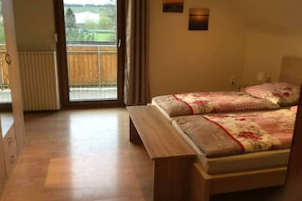 Appartement entier, Rivaner vacation apartment with balcony in Temmels, Arrondissement de Trèves-Sarrebourg