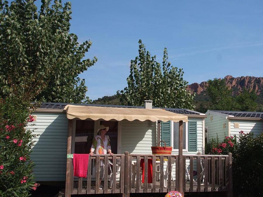 Camping Tikayan la Vallée du Paradis - Stacaravan 4 personen - Idaho Standaard. in Saint-Raphaël, Massif de l'Esterel