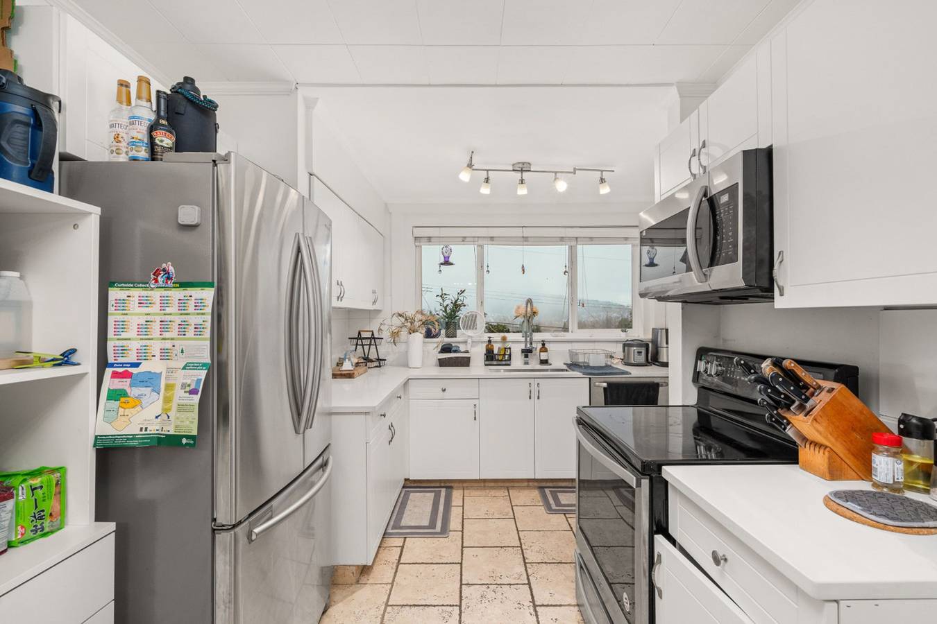 Charming 2Br Burnaby Home | Work-Ready + Parking in Burnaby, British-Columbia