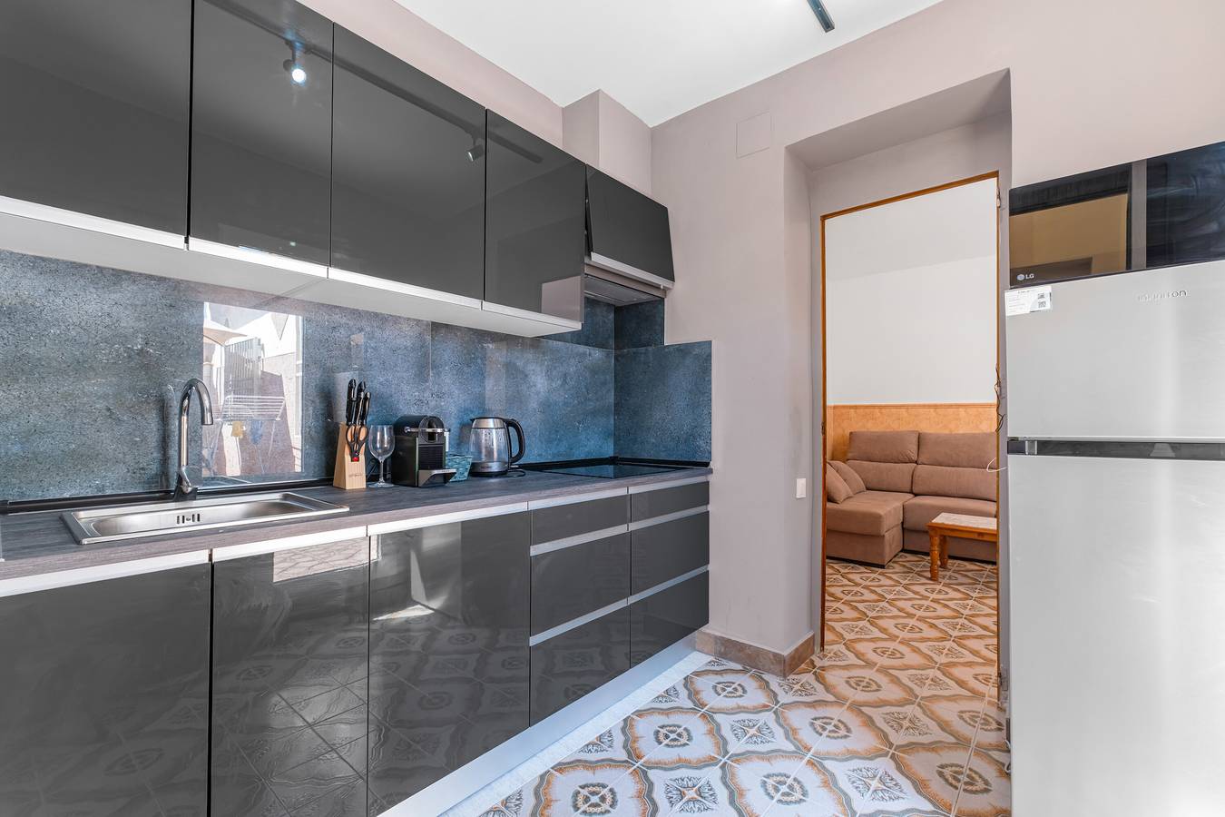 Holiday Home 'Antique Spanish Villa' with Private Terrace, Wi-Fi and Air Conditioning in Portico Mediterraneo, Guardamar del Segura