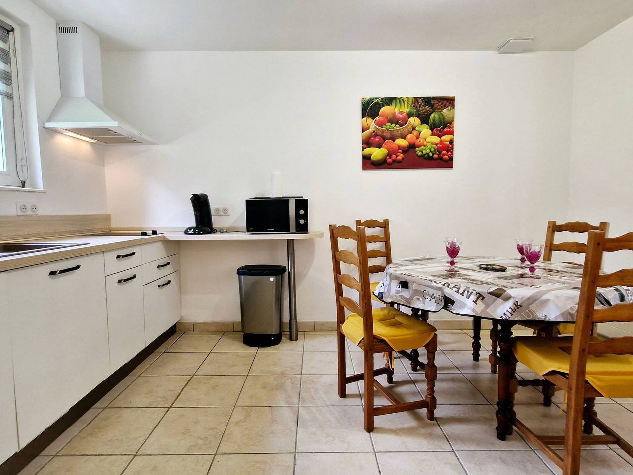Landhaus mit Terrasse und Parkplatz, in der Nähe von Aktivitäten in Bléneau, Auxerre und Umgebung