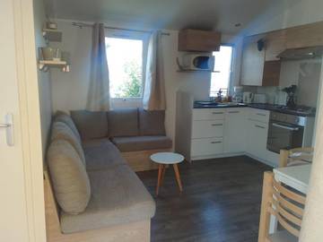 Camping pour 4 personnes, avec terrasse ainsi que piscine et jacuzzi à Lattes