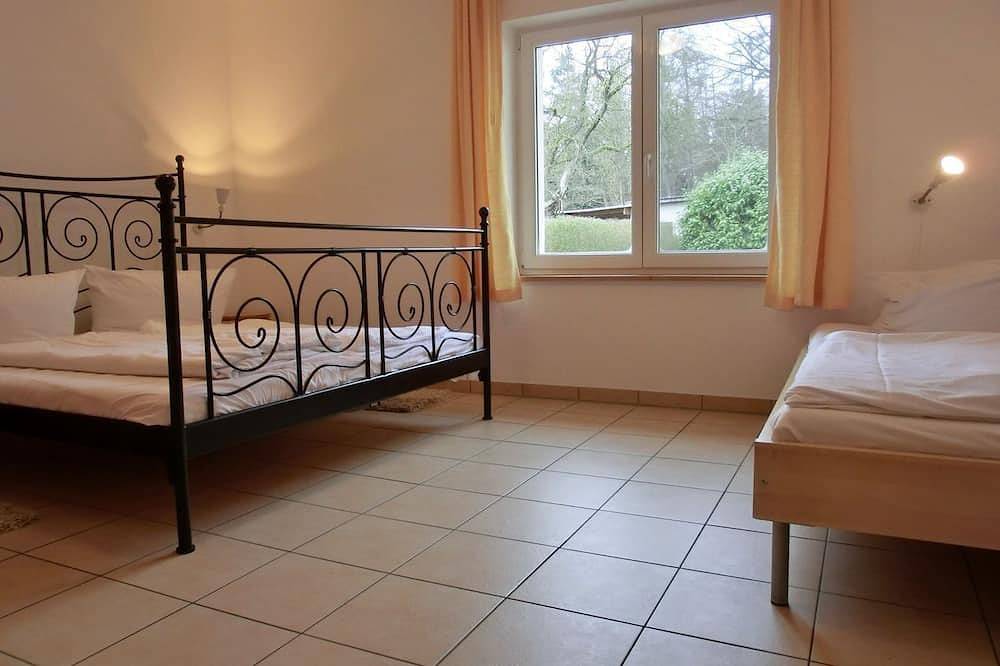 Ganze Wohnung, 2-Zimmer-Ferienwohnung für 4 Personen im Erdgeschoss im Wlan - Nh in Neu Hirschburg, Ribnitz-Damgarten