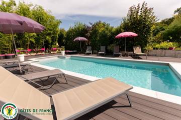 Gîte pour 10 personnes, avec piscine ainsi que terrasse et jardin dans Marne