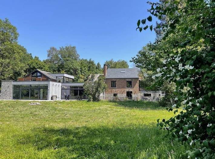 Location de vacances pour 17 personnes, avec jardin ainsi que terrasse et sauna dans Baillonville