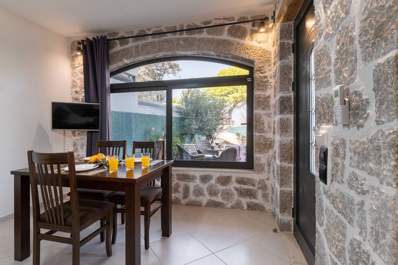 'Villa met uitzicht op de tuin 2' met gedeelde tuin & Wi-Fi in Lefkada Stad, Griekenland