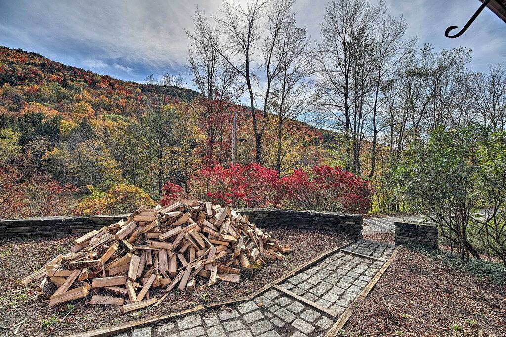 Log Cabin for 15 People in Vermont, USA