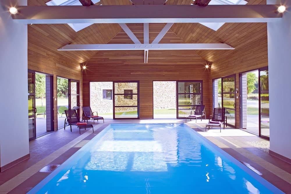 Gite de charme 6 pers. Piscine intérieure chauffée toute l'année. Morbihan. in Quelneuc, Région de Vannes
