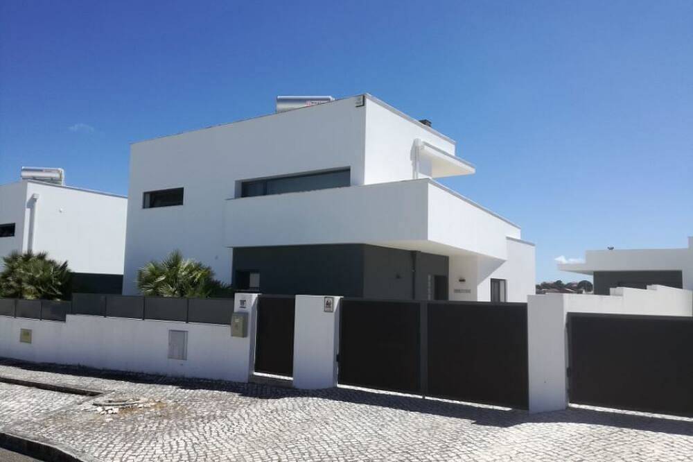Villa moderna con piscina y terraza, cerca de la Bahía de Obidos in Nadadouro, Leiria District
