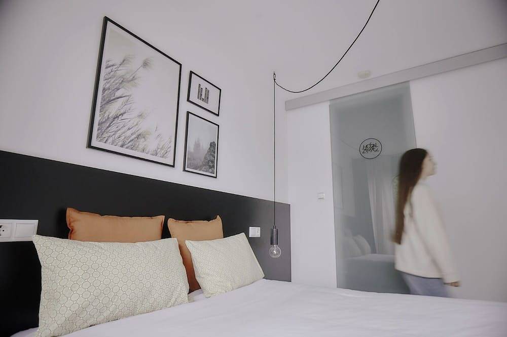 Hostel just 2 minutes from the beach! in Oleiros (Espanha), Galician Coast