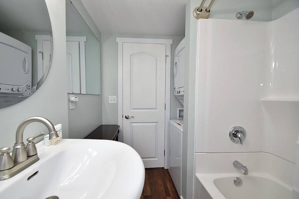 Morning Glory Cottage at Blue Jay Orchard in Geauga County