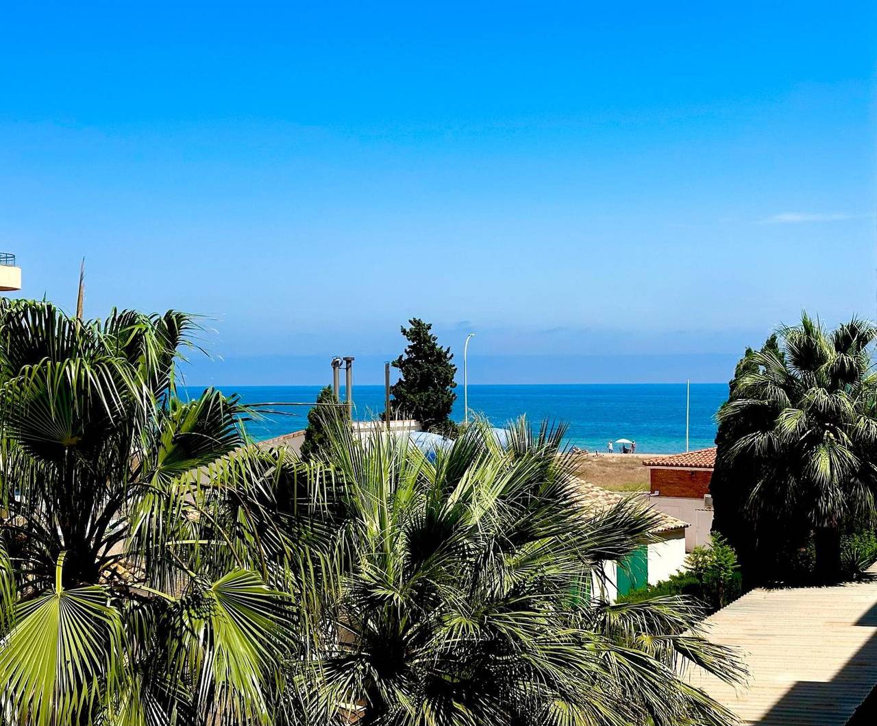 Entire apartment, Sea, comfort and tranquillity — right by the beach in Platja del Cagarritar (Dénia), Dénia