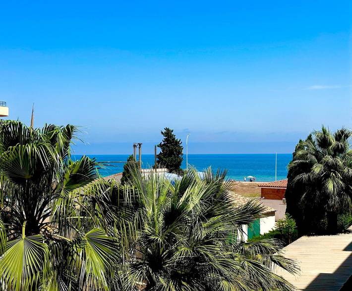 Entire apartment, Sea, comfort and tranquillity — right by the beach in Platja del Cagarritar (Dénia), Dénia