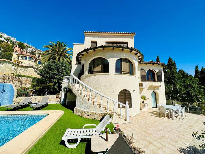 Casa rural para 6 personas, con jardín además de terraza y piscina, Familias con niños en Benitachell