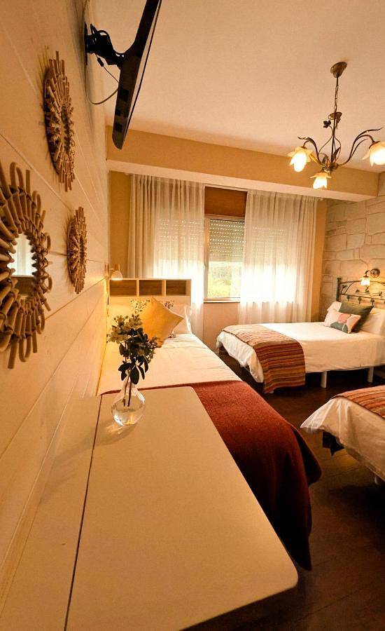 Casa rural para 3 personas, con jacuzzi además de jardín y piscina, Familias con niños en Galicia - 3